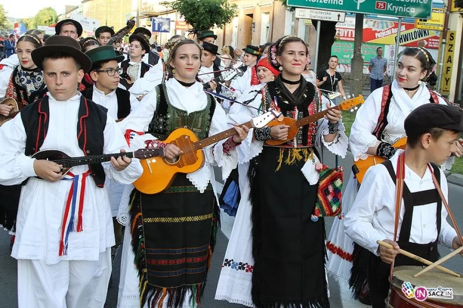 Ulicami Nowego Sącza przeszedł kolorowy korowód. Ruszyło 24. Święto Dzieci Gór! - zdjęcie 9