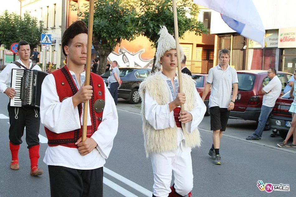 Ulicami Nowego Sącza przeszedł kolorowy korowód. Ruszyło 24. Święto Dzieci Gór! - zdjęcie 12