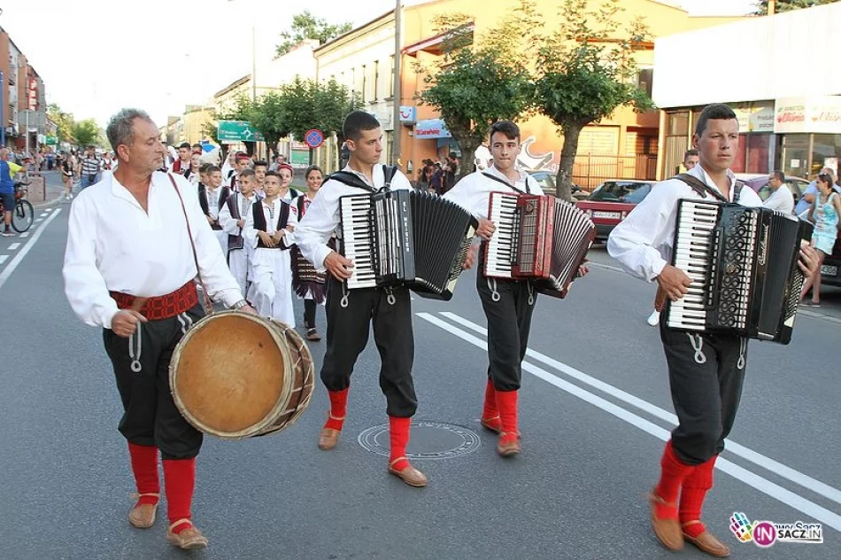 Ulicami Nowego Sącza przeszedł kolorowy korowód. Ruszyło 24. Święto Dzieci Gór! - zdjęcie 14