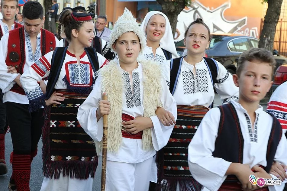 Ulicami Nowego Sącza przeszedł kolorowy korowód. Ruszyło 24. Święto Dzieci Gór! - zdjęcie 15