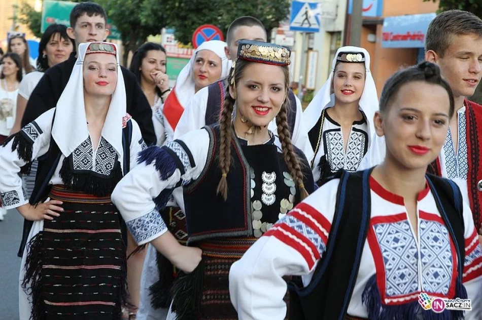 Ulicami Nowego Sącza przeszedł kolorowy korowód. Ruszyło 24. Święto Dzieci Gór! - zdjęcie 16