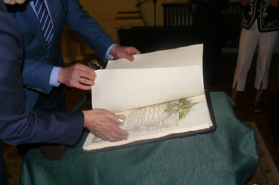 W ratuszu wspomnienia, na płycie rynku protesty. Sądeczanie podzieleni - zdjęcie 9