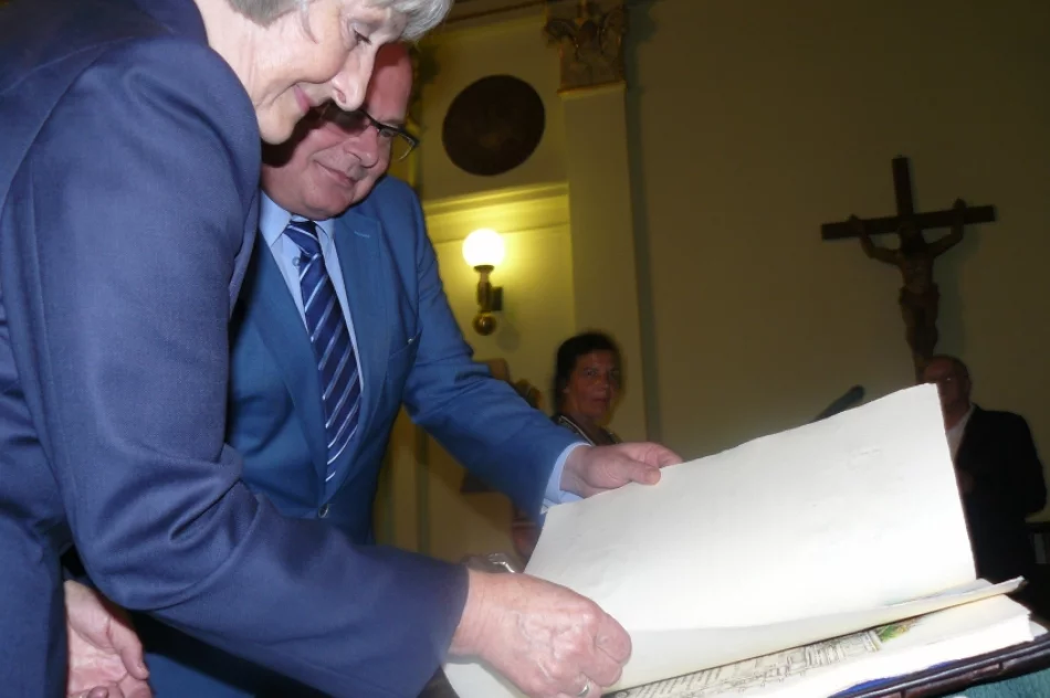 W ratuszu wspomnienia, na płycie rynku protesty. Sądeczanie podzieleni - zdjęcie 10