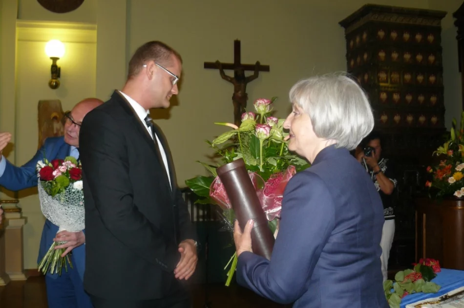 W ratuszu wspomnienia, na płycie rynku protesty. Sądeczanie podzieleni - zdjęcie 12