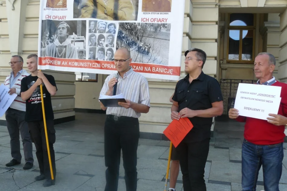 W ratuszu wspomnienia, na płycie rynku protesty. Sądeczanie podzieleni - zdjęcie 19