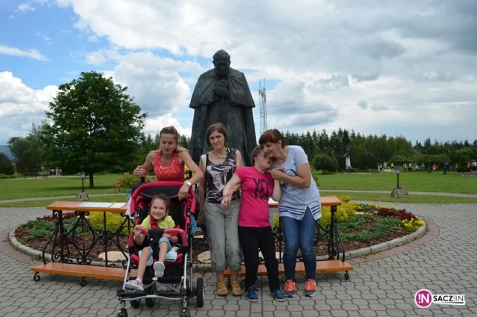 Zabrali 150 niepełnosprawnych na pielgrzymkę do Ludźmierza - zdjęcie 5