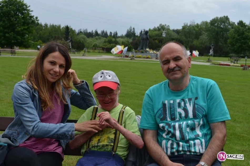 Zabrali 150 niepełnosprawnych na pielgrzymkę do Ludźmierza - zdjęcie 7