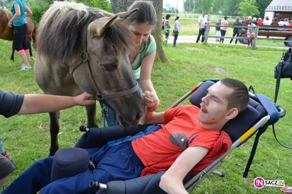 Zabrali 150 niepełnosprawnych na pielgrzymkę do Ludźmierza - zdjęcie 13