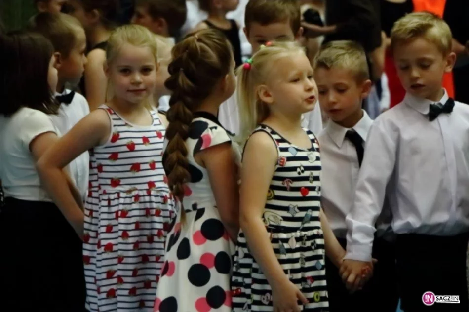 Zobacz jak pięknie tańczą dzieci - Turniej Tańca Towarzyskiego - zdjęcie 2