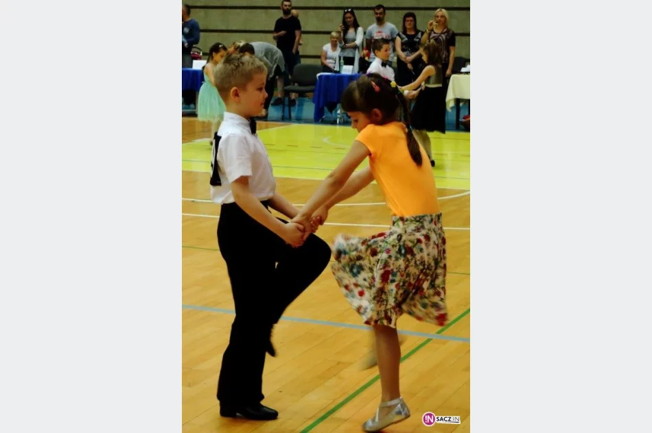 Zobacz jak pięknie tańczą dzieci - Turniej Tańca Towarzyskiego - zdjęcie 5