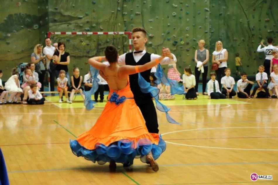 Zobacz jak pięknie tańczą dzieci - Turniej Tańca Towarzyskiego - zdjęcie 11