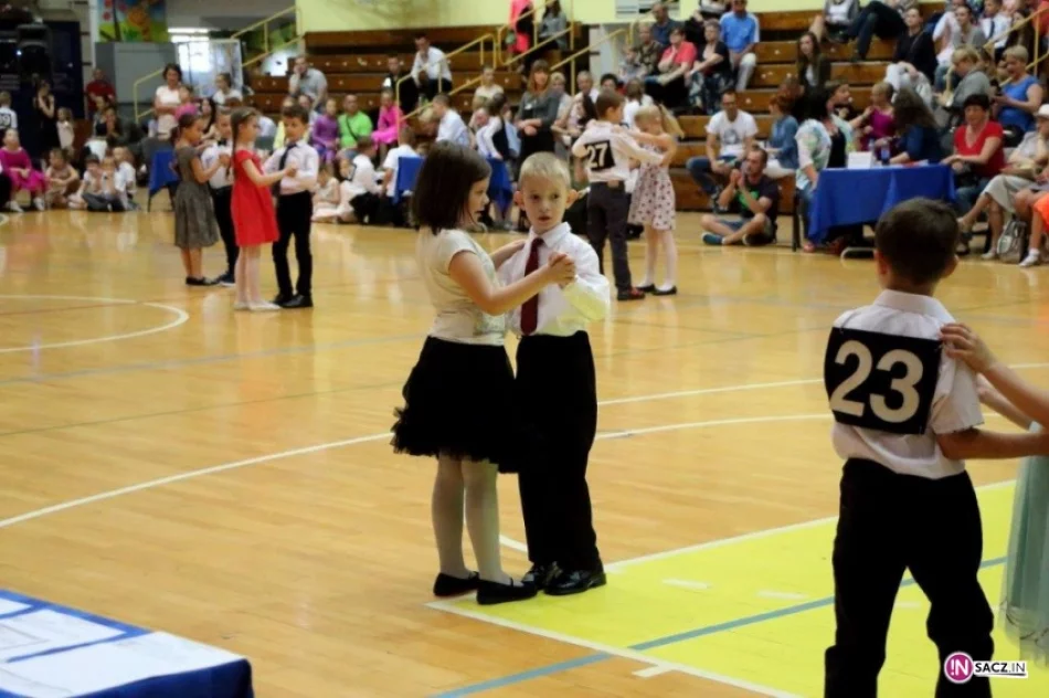 Zobacz jak pięknie tańczą dzieci - Turniej Tańca Towarzyskiego - zdjęcie 14