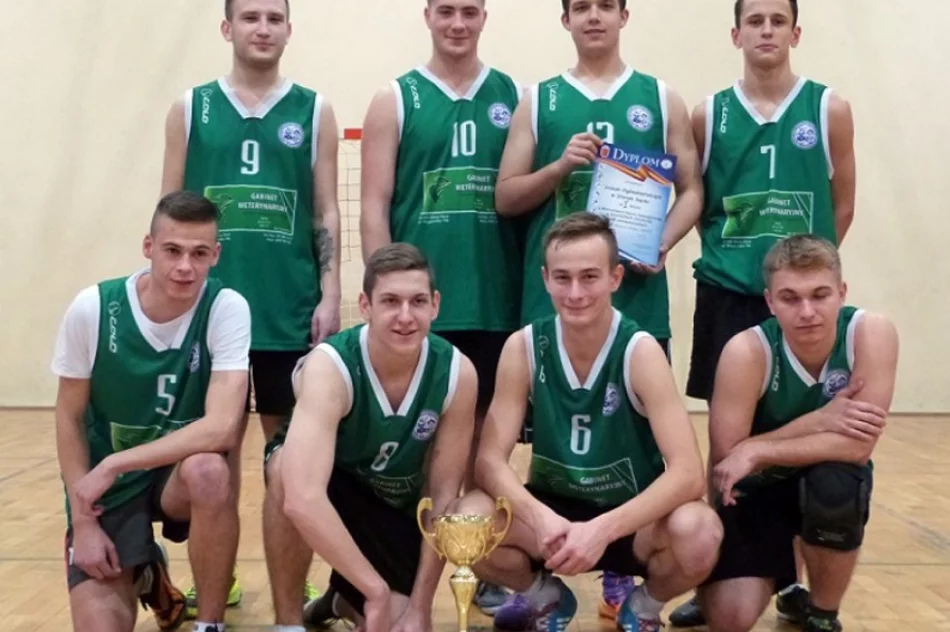 Ogólniak w Starym Sączu mistrzem gry w kosza - zdjęcie 3