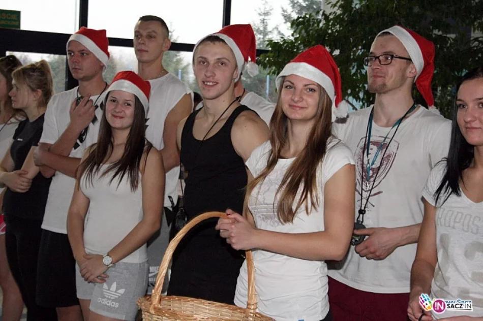 Rekordowa liczba uczestników na Mikołajkowych Zawodach Pływackich 2015 - zdjęcie 2