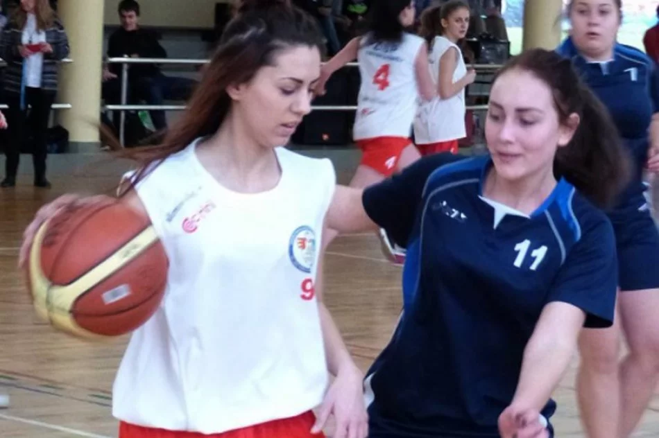 Kryniczanki Mistrzyniami Powiatu! - zdjęcie 2