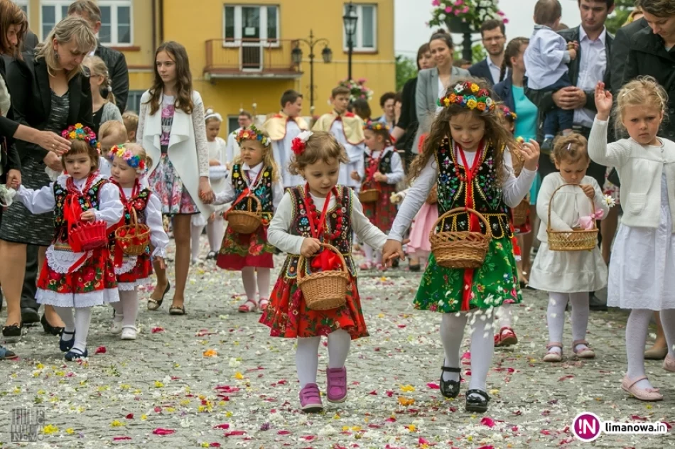 Święto Bożego Ciała, Uroczysta procesja w Tymbarku - 2016 - zdjęcie 1