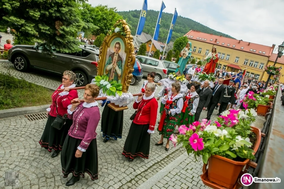 Święto Bożego Ciała, Uroczysta procesja w Tymbarku - 2016 - zdjęcie 3