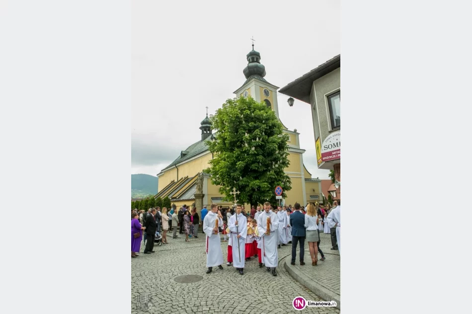 Święto Bożego Ciała, Uroczysta procesja w Tymbarku - 2016 - zdjęcie 5