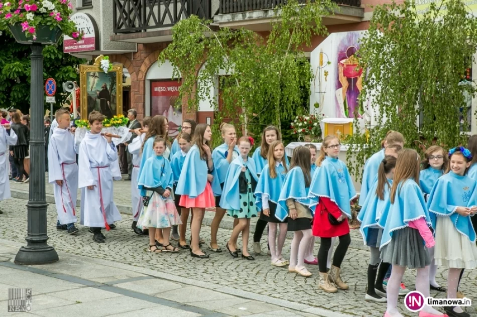 Święto Bożego Ciała, Uroczysta procesja w Tymbarku - 2016 - zdjęcie 11