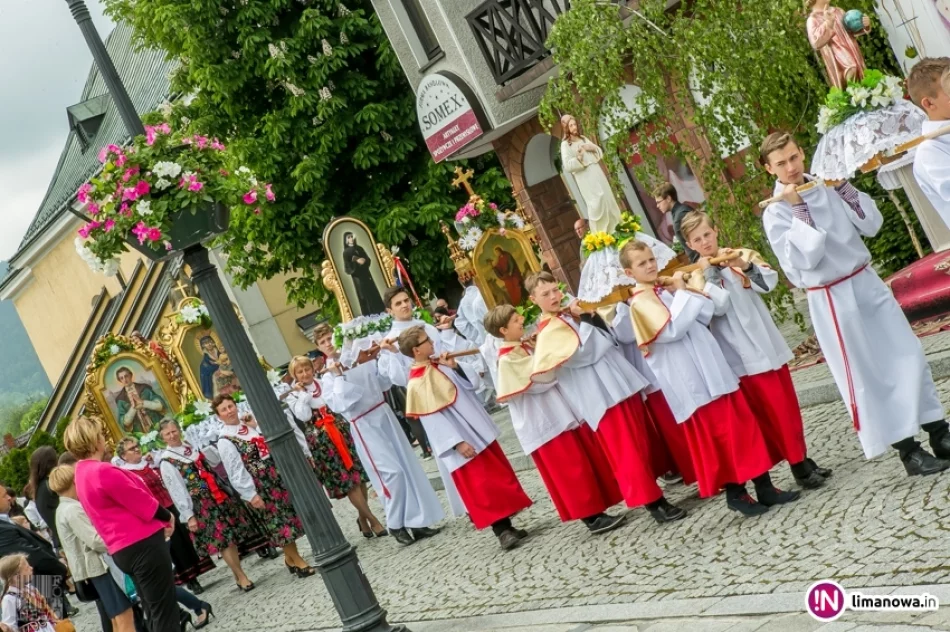 Święto Bożego Ciała, Uroczysta procesja w Tymbarku - 2016 - zdjęcie 12