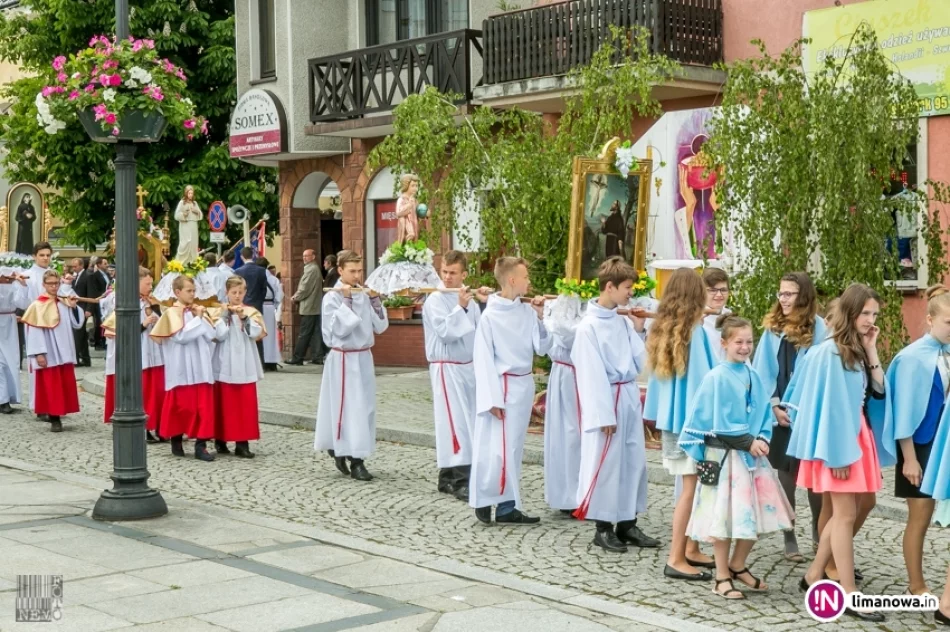 Święto Bożego Ciała, Uroczysta procesja w Tymbarku - 2016 - zdjęcie 13