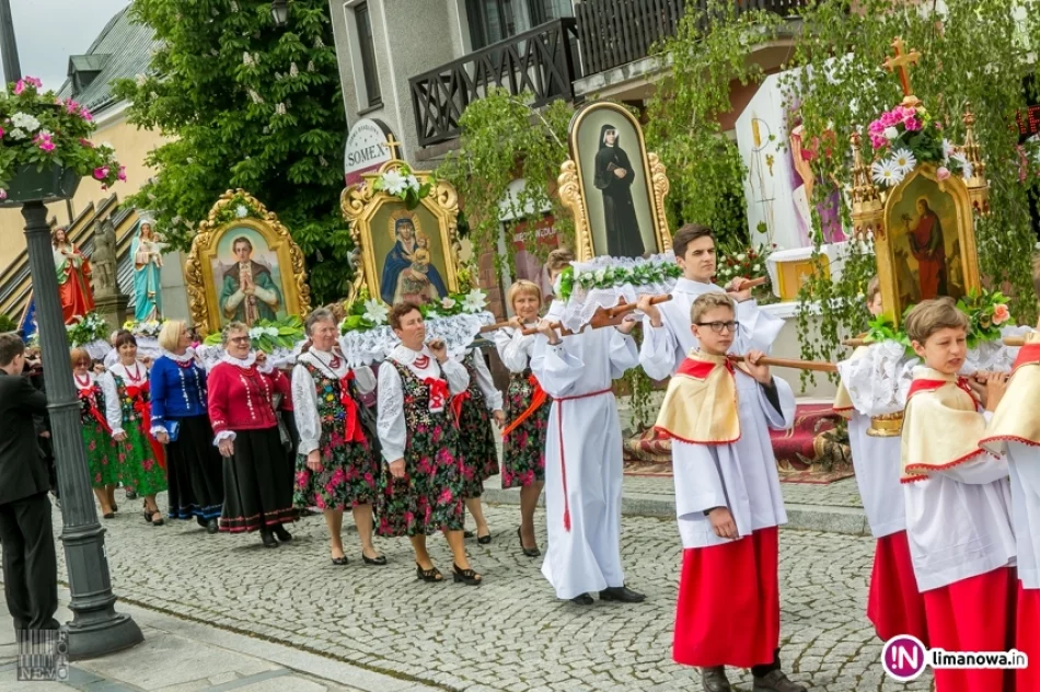 Święto Bożego Ciała, Uroczysta procesja w Tymbarku - 2016 - zdjęcie 15