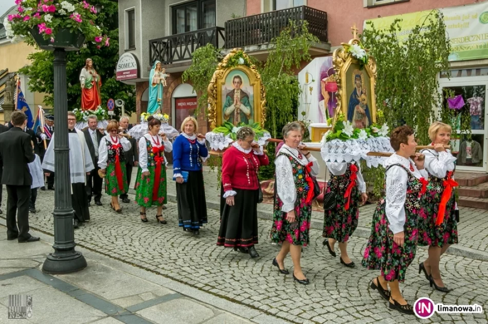 Święto Bożego Ciała, Uroczysta procesja w Tymbarku - 2016 - zdjęcie 16