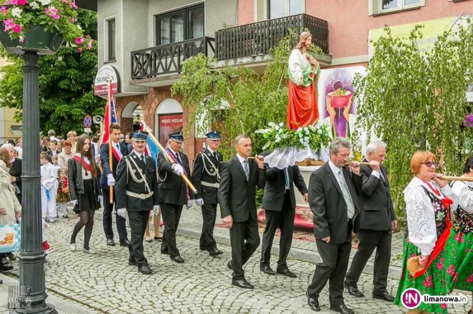 Święto Bożego Ciała, Uroczysta procesja w Tymbarku - 2016 - zdjęcie 19
