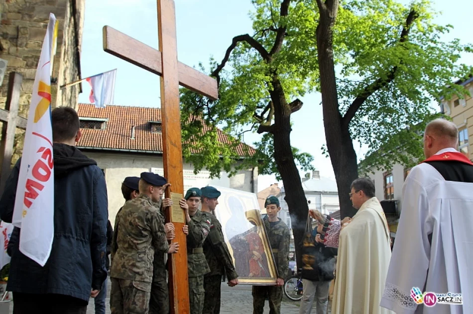 Nowy Sącz: Pierwszy dzień peregrynacji symboli ŚDM - zdjęcie 5