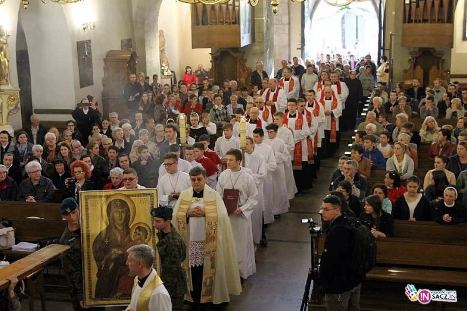 Nowy Sącz: Pierwszy dzień peregrynacji symboli ŚDM - zdjęcie 6