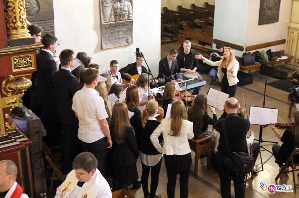 Nowy Sącz: Pierwszy dzień peregrynacji symboli ŚDM - zdjęcie 7