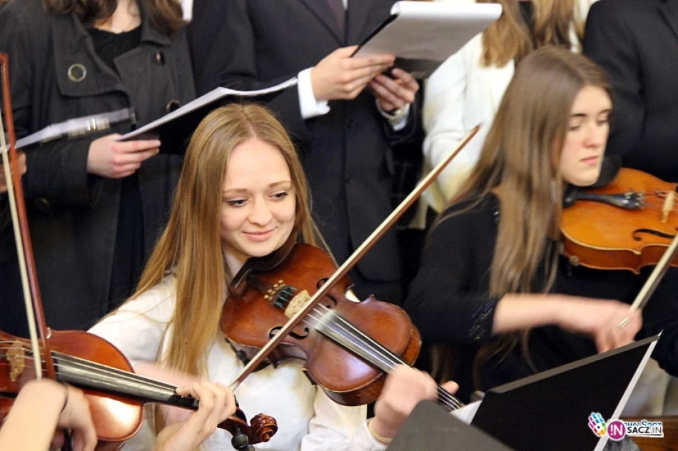 Nowy Sącz: Pierwszy dzień peregrynacji symboli ŚDM - zdjęcie 17