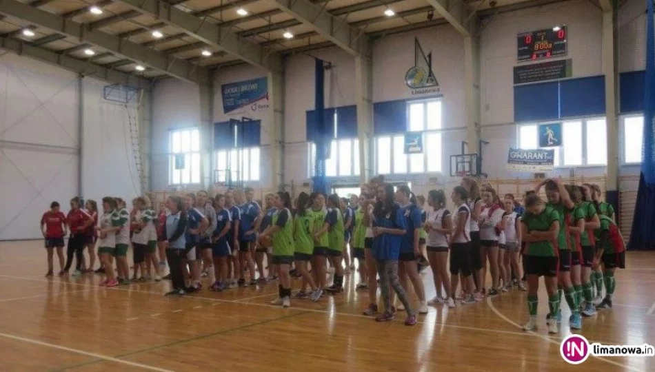 Szkoły średnie rywalizowały o mistrzostwo w piłce ręcznej dziewcząt - zdjęcie 1