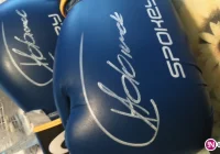 Licytacja rękawic Tomasza Adamka. KS Tymbark pomaga choremu Marcinkowi. - zdjęcie główne