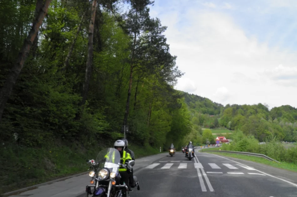 Motocykliści z MOTOSĄCZ eskortowali Symbole Światowych Dni Młodzieży - zdjęcie 1