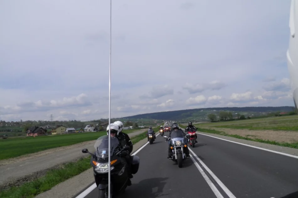 Motocykliści z MOTOSĄCZ eskortowali Symbole Światowych Dni Młodzieży - zdjęcie 2