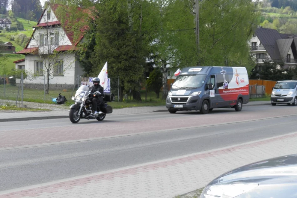 Motocykliści z MOTOSĄCZ eskortowali Symbole Światowych Dni Młodzieży - zdjęcie 3