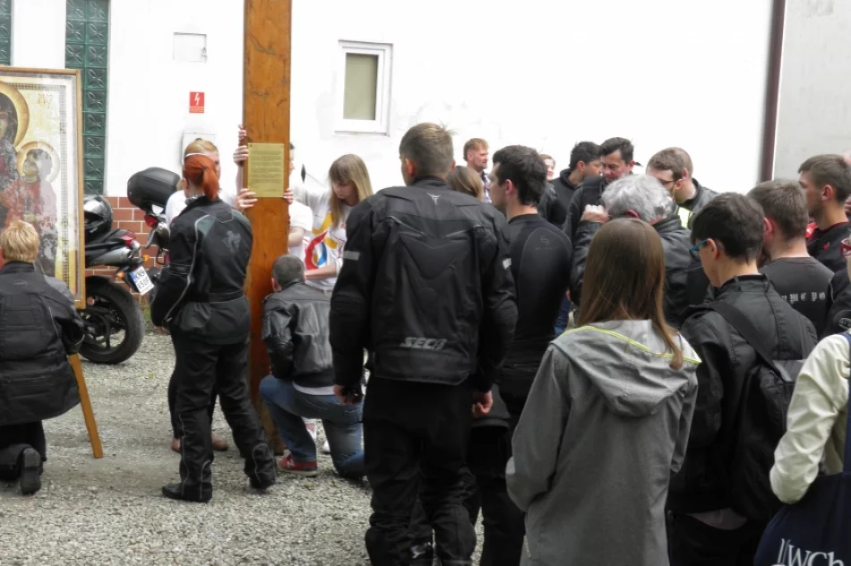 Motocykliści z MOTOSĄCZ eskortowali Symbole Światowych Dni Młodzieży - zdjęcie 10