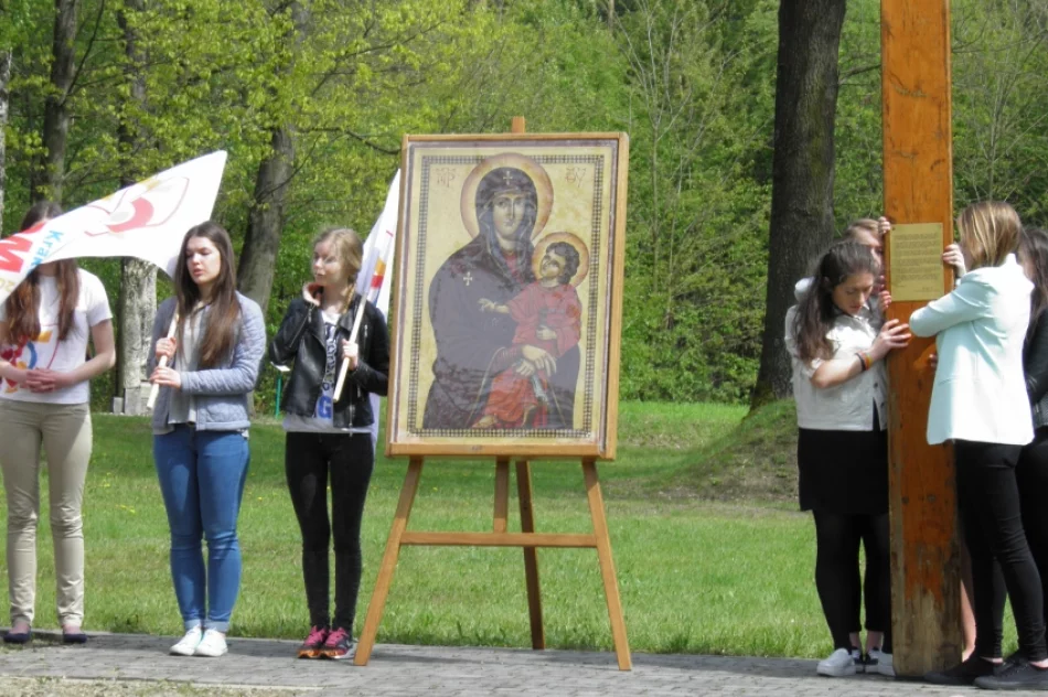 Motocykliści z MOTOSĄCZ eskortowali Symbole Światowych Dni Młodzieży - zdjęcie 13