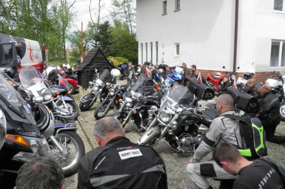 Motocykliści z MOTOSĄCZ eskortowali Symbole Światowych Dni Młodzieży - zdjęcie 15
