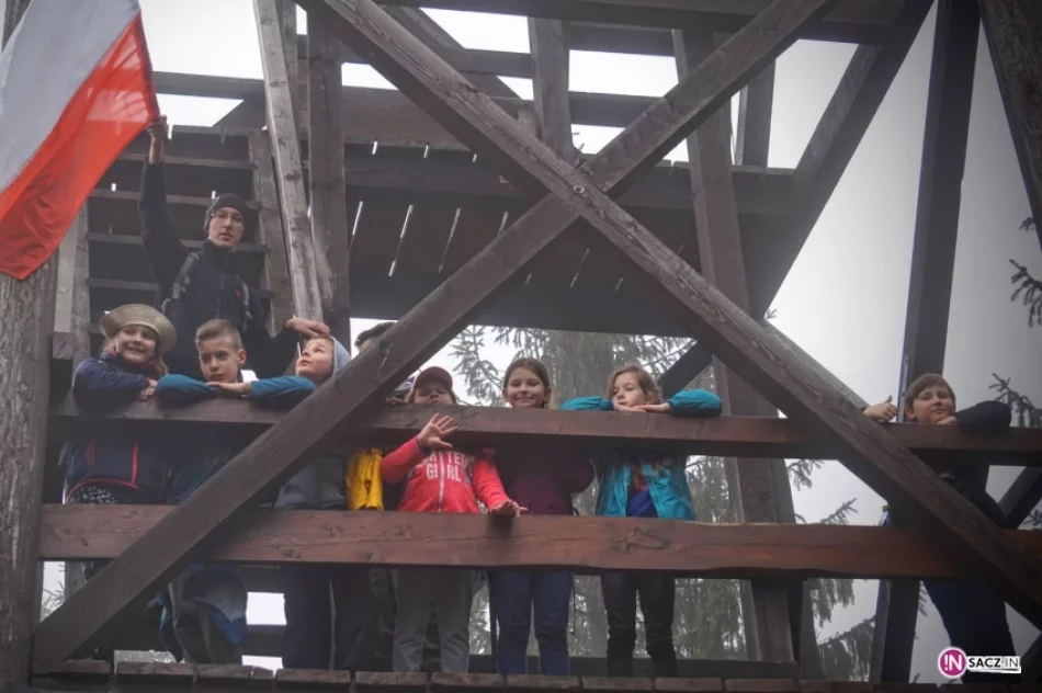 Dzięki harcerzom biało - czerwona znów na 1266 m. n.p.m. - zdjęcie 5