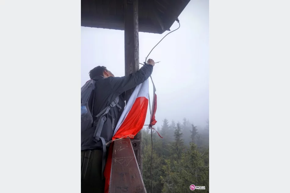 Dzięki harcerzom biało - czerwona znów na 1266 m. n.p.m. - zdjęcie 6