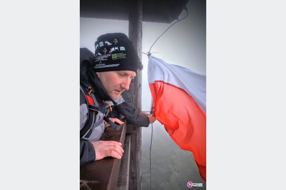 Dzięki harcerzom biało - czerwona znów na 1266 m. n.p.m. - zdjęcie 7