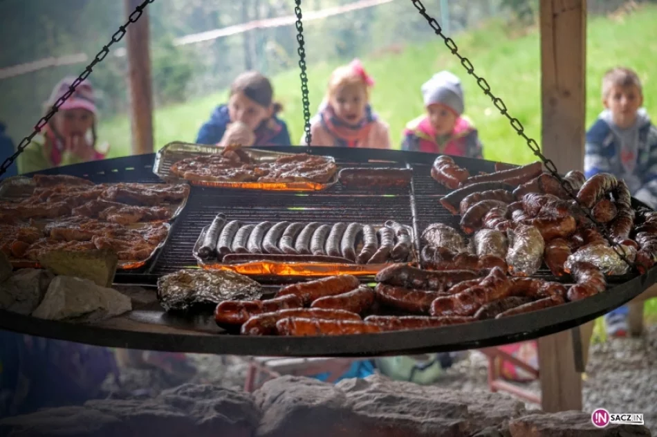 Dzięki harcerzom biało - czerwona znów na 1266 m. n.p.m. - zdjęcie 10