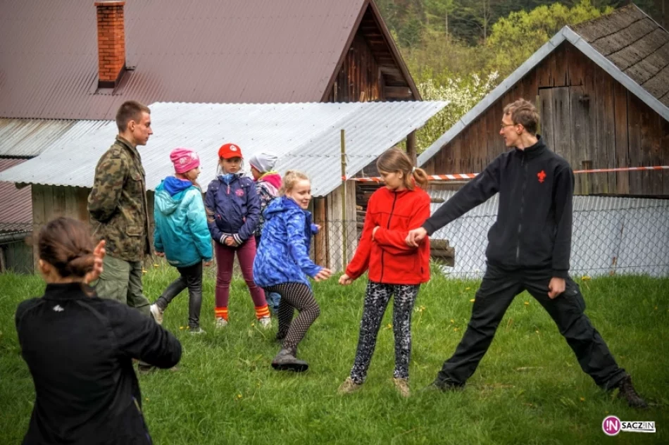 Dzięki harcerzom biało - czerwona znów na 1266 m. n.p.m. - zdjęcie 14