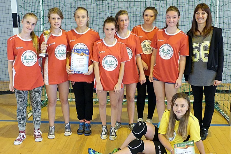 Dziewczęta z Rożnowa najlepsze w halowej piłce nożnej - zdjęcie 3