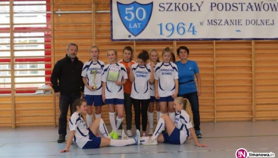 Dziewczęta najlepiej grają w piłkę nożną w Słopnicach - zdjęcie 1