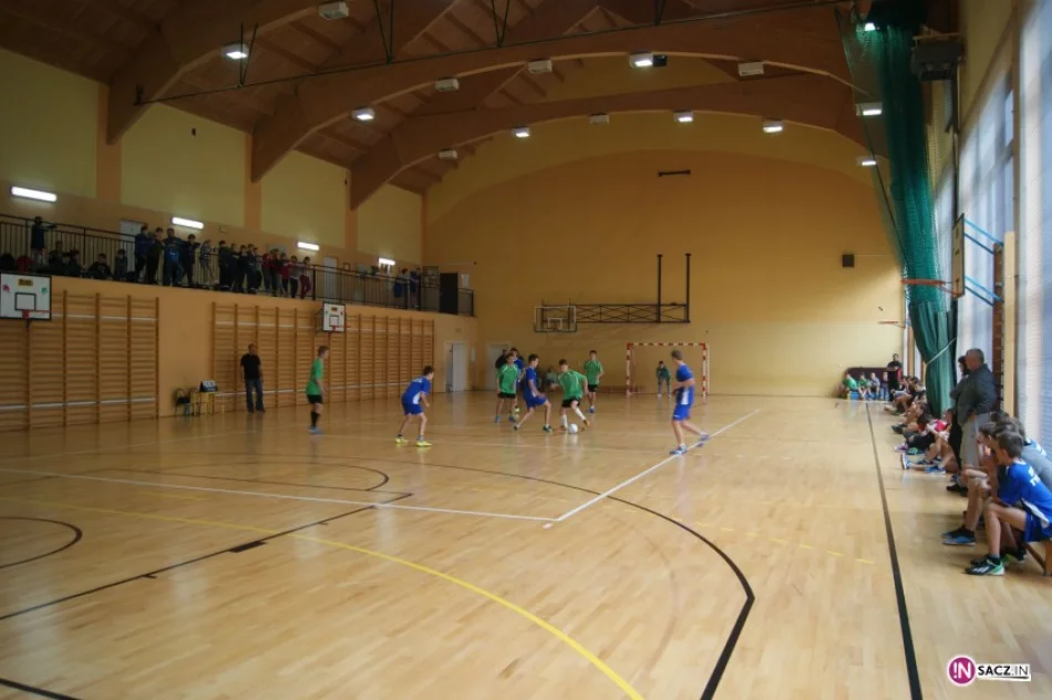 Gminne Mistrzostwa Gimnazjów w halowej piłce nożnej dziewcząt i chłopców - zdjęcie 2