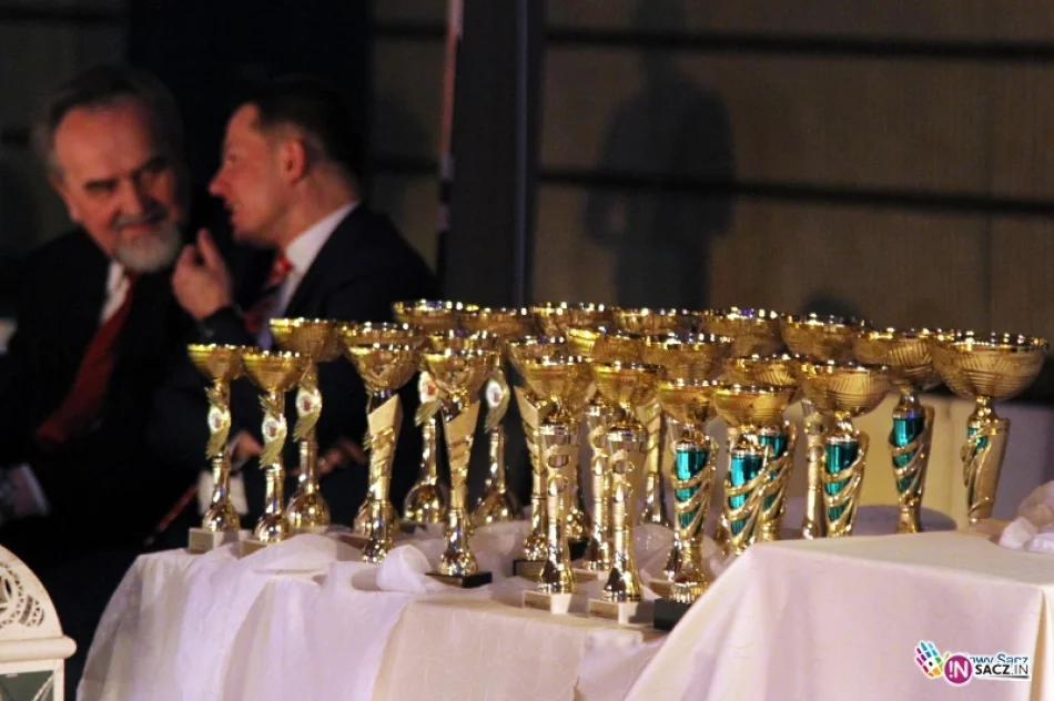 Puchar Dyrektora MCK "Sokół" w rękach Pauliny Baran i Jana Wojtasa - AXIS Nowy Sącz - zdjęcie 4