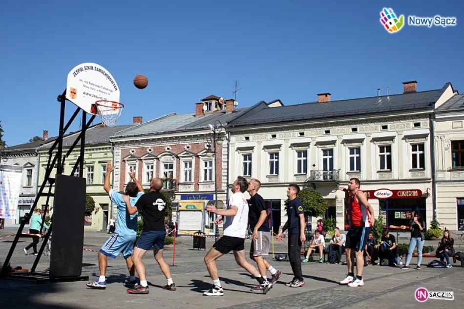 Finał Turnieju 'Streetball' i mecz pokazowy koszykówki - zdjęcie 2